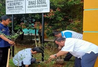 Penanaman Pohon pada Dinas Sosial Kabupaten Musi Rawas